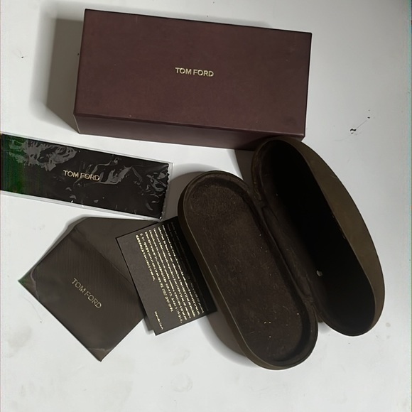 Tom Ford glasses case / sunglasses case and box new cloth and card set - Picture 4 of 5